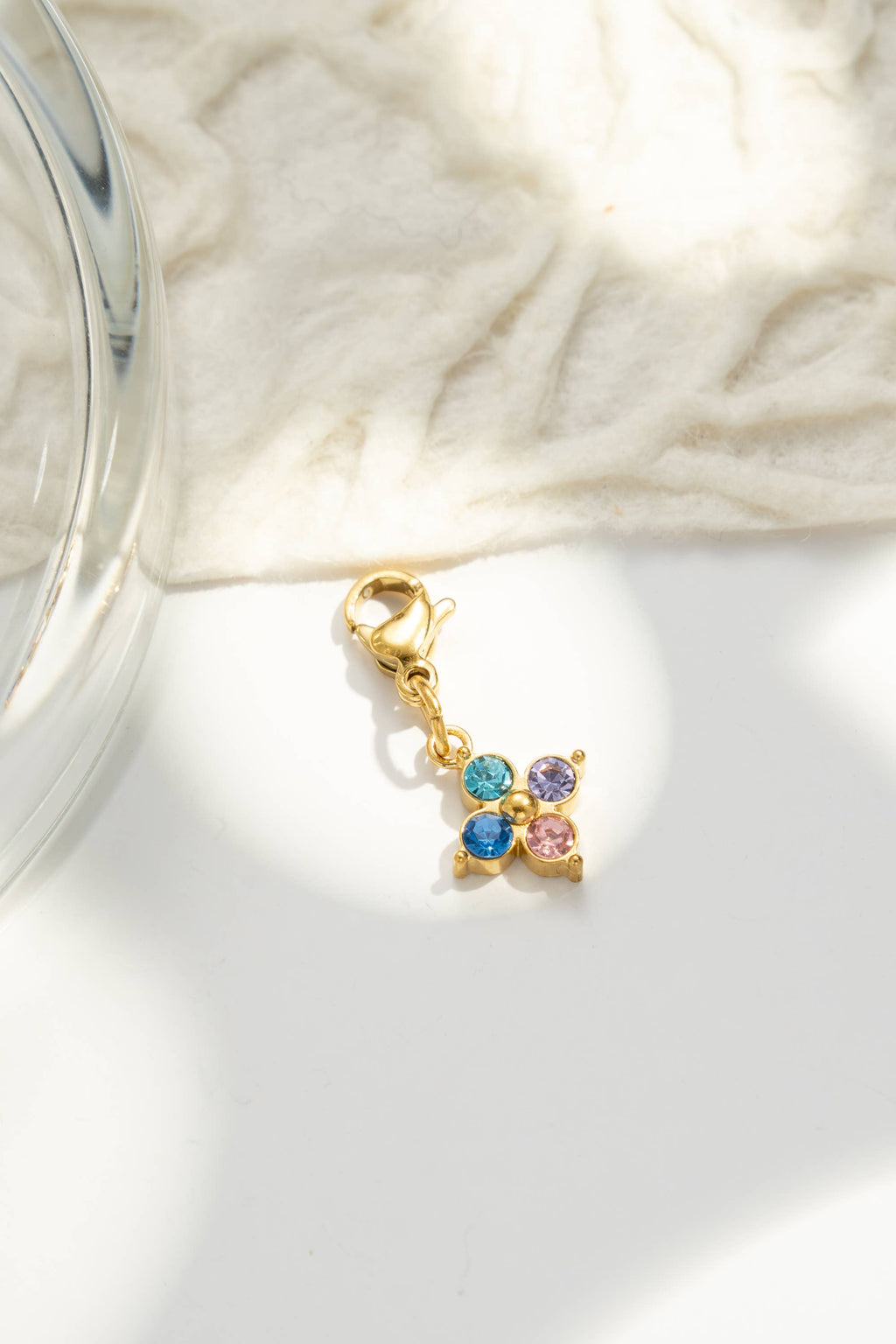 Set mit 9 assortierten Anhängern/Charms aus vergoldetem Edelstahl