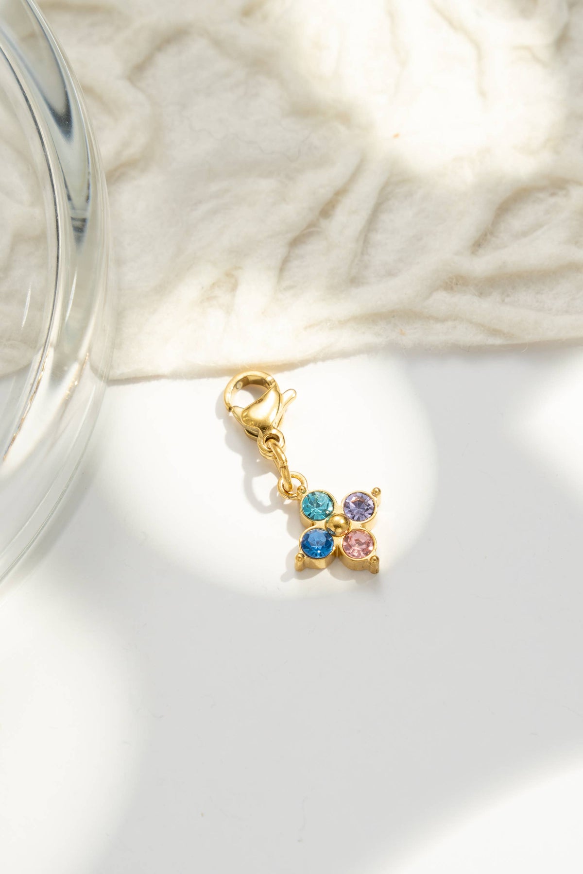 Set mit 9 assortierten Anhängern/Charms aus vergoldetem Edelstahl