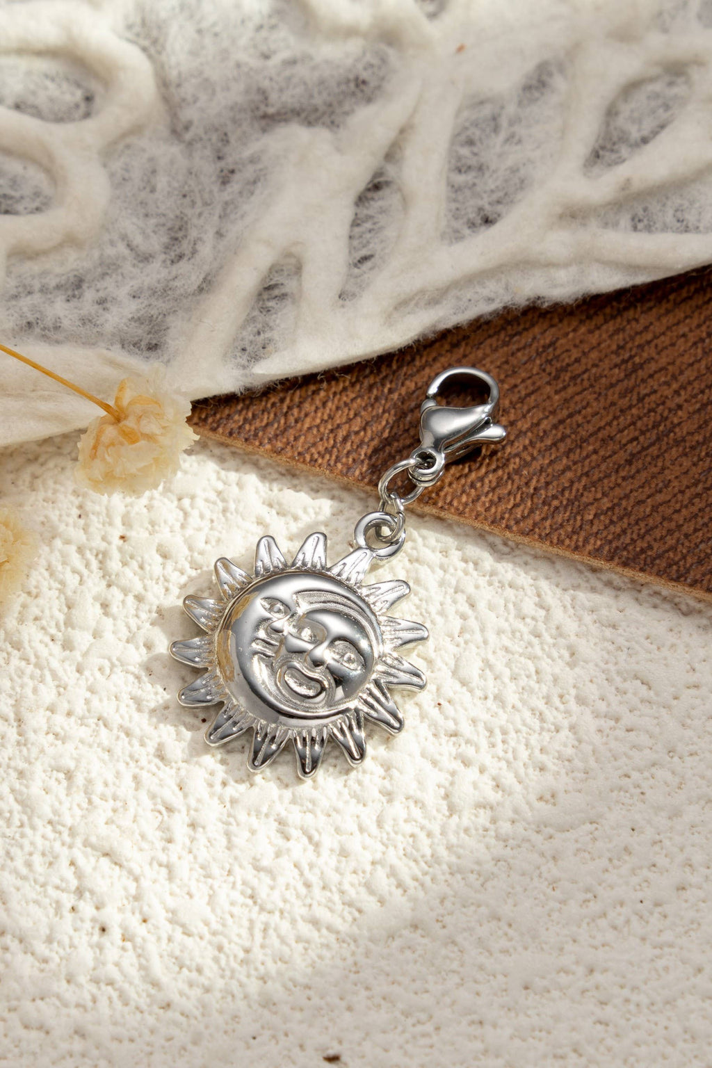 Set mit 9 silberfarbenen Edelstahl‑Charms, verschiedene Motive, trendig