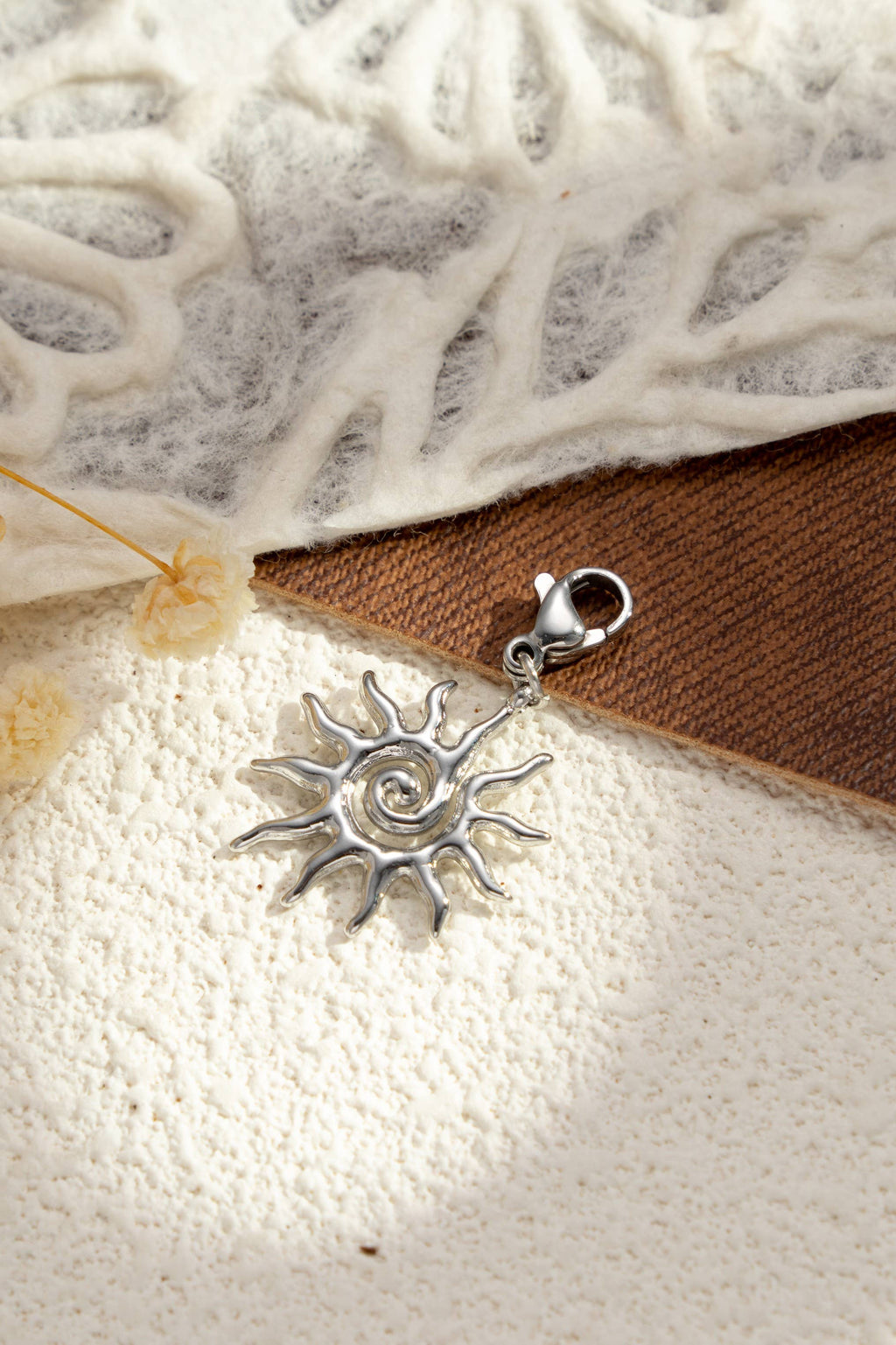 Set mit 9 silberfarbenen Edelstahl‑Charms, verschiedene Motive, trendig