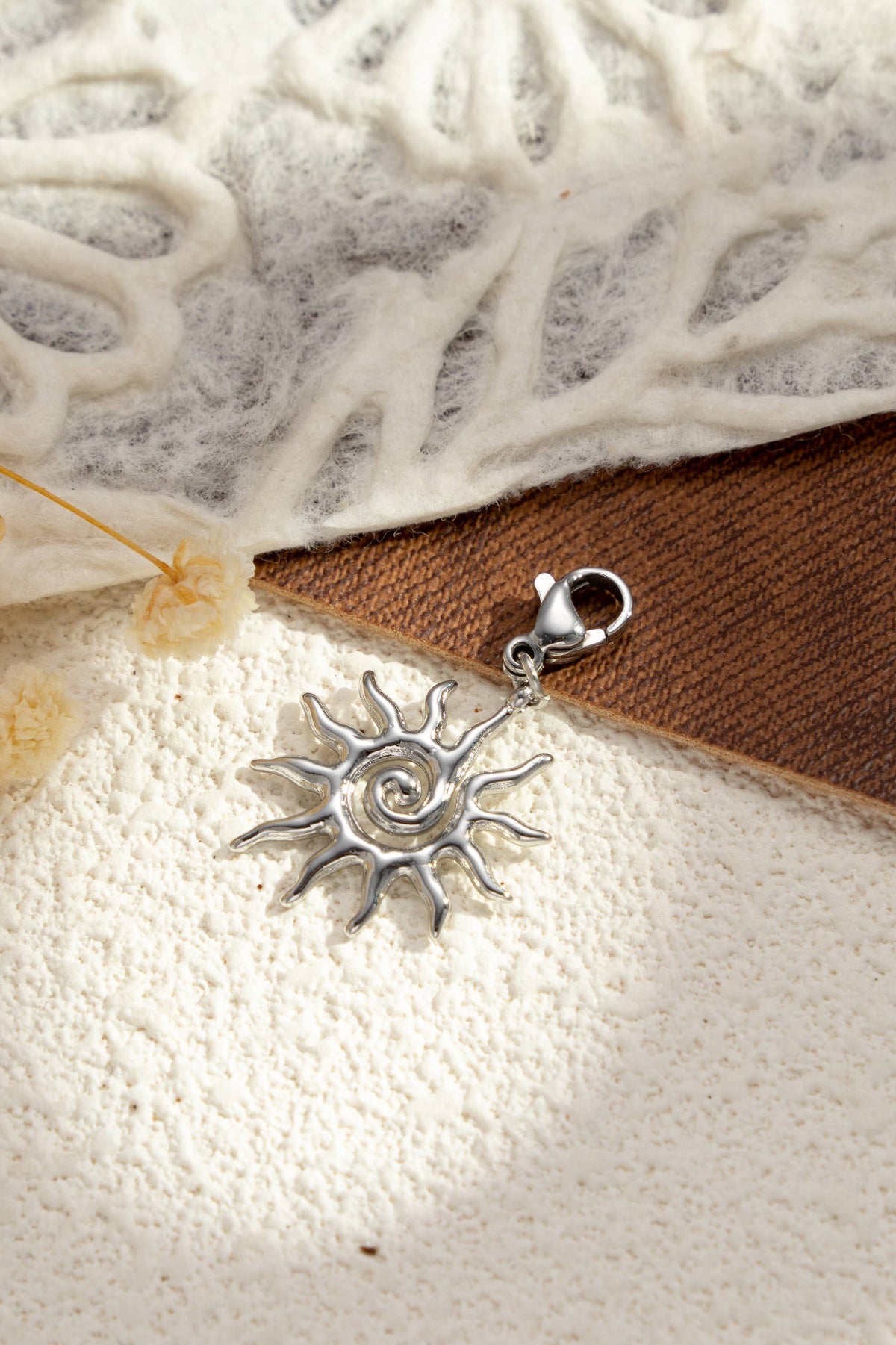 Set mit 9 silberfarbenen Edelstahl‑Charms, verschiedene Motive, trendig