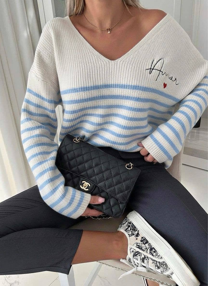 ESTEE BROWN Gestreifter Strickpullover mit „Amour“-Schriftzug – One Size: Rose / Eine Größe