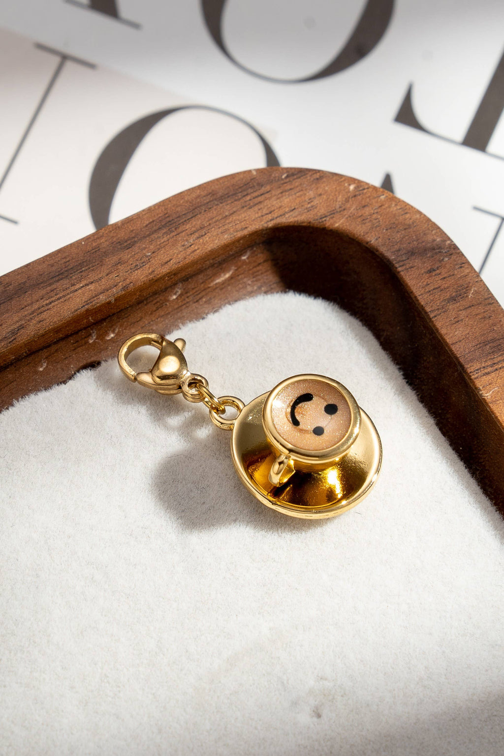 Satz mit 10 emaillierten Charms: Perle, Eis, Muschel, Kaffeetasse