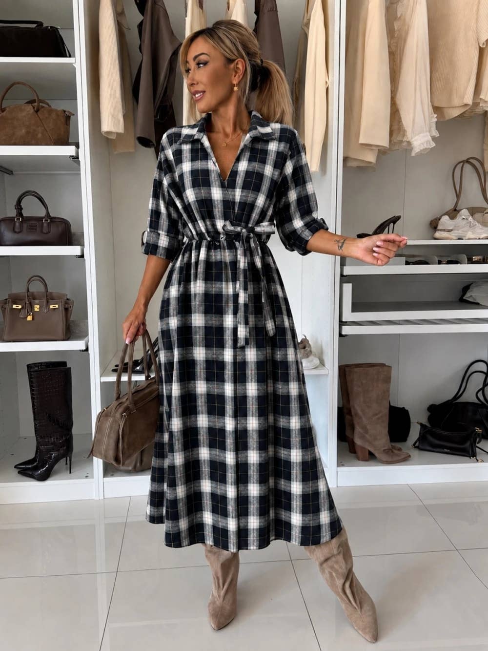 Langes kariertes Hemdkleid mit Flanell-Effekt – Bindegürtel: Schwarz