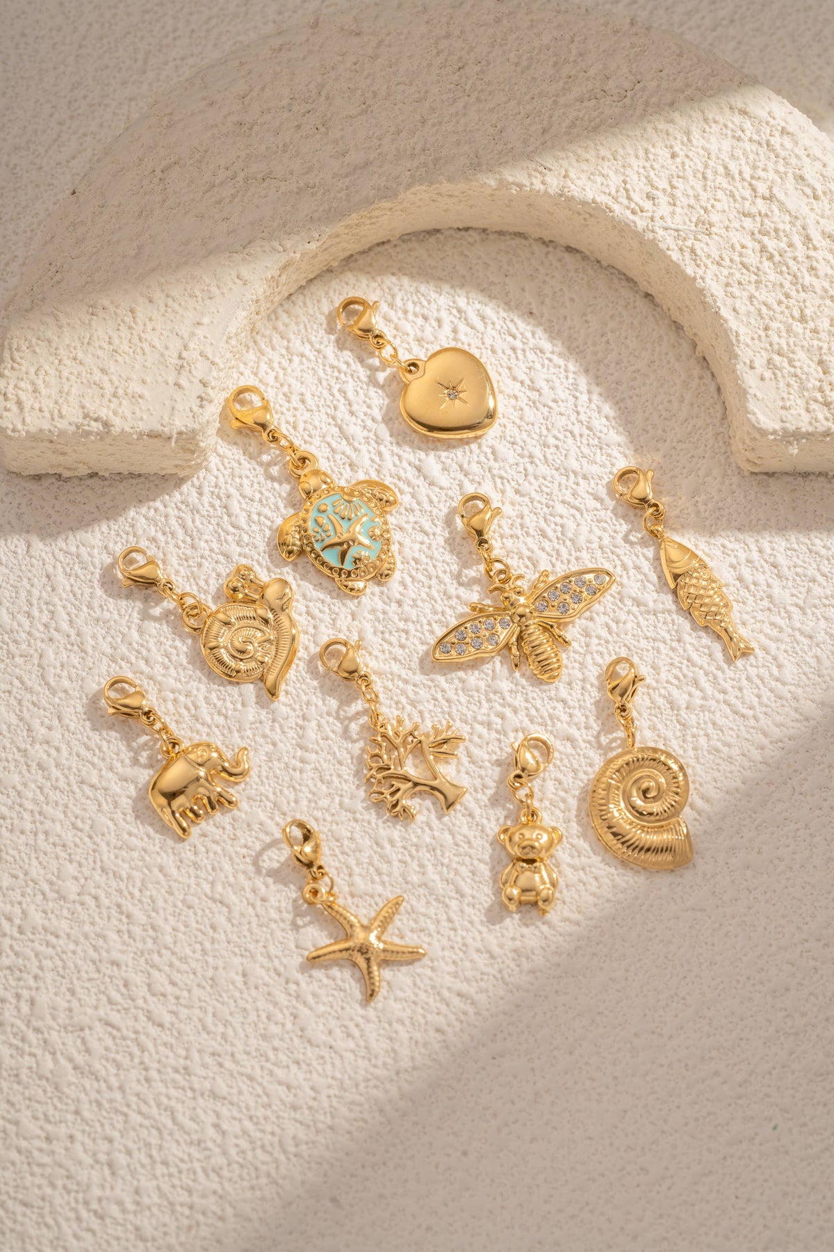 Set mit 10 goldfarbenen Edelstahlanhängern – Meeresmotive