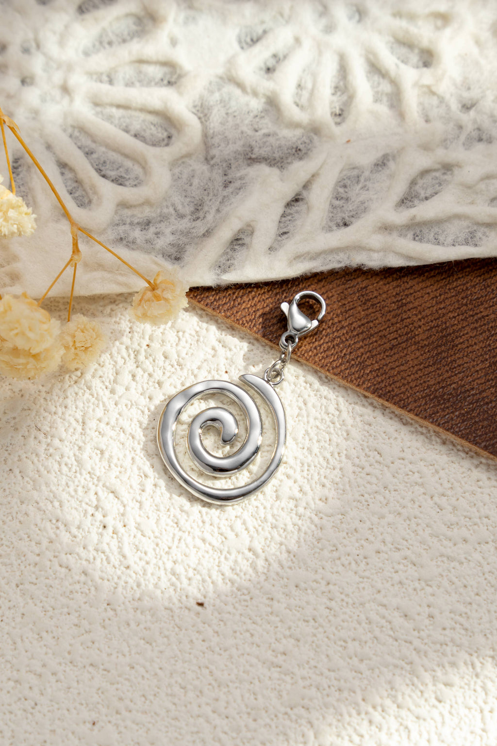 Set mit 9 silberfarbenen Edelstahl‑Charms, verschiedene Motive, trendig