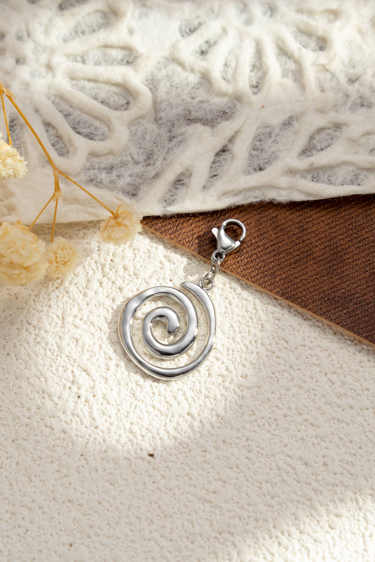Set mit 9 silberfarbenen Edelstahl‑Charms, verschiedene Motive, trendig