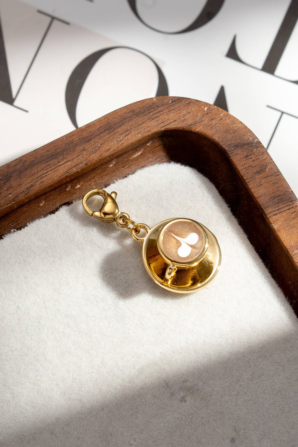 Satz mit 10 emaillierten Charms: Perle, Eis, Muschel, Kaffeetasse