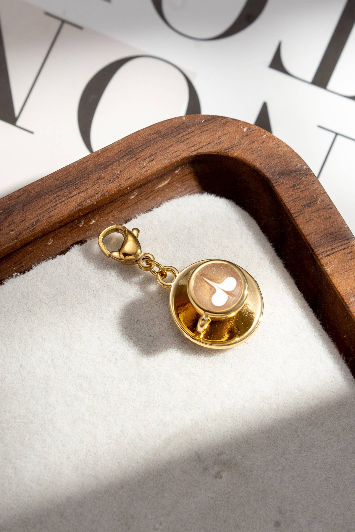 Satz mit 10 emaillierten Charms: Perle, Eis, Muschel, Kaffeetasse