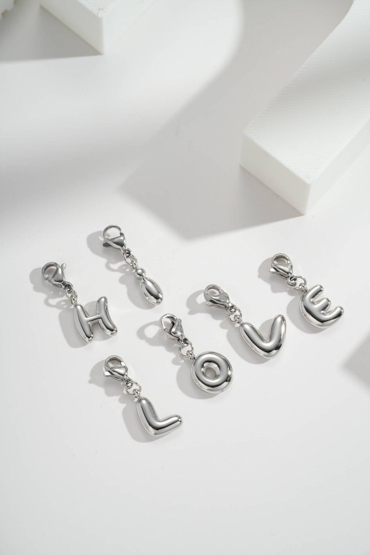 Satz von 26 Anhänger Charm Alphabet Edelstahl silberfarben