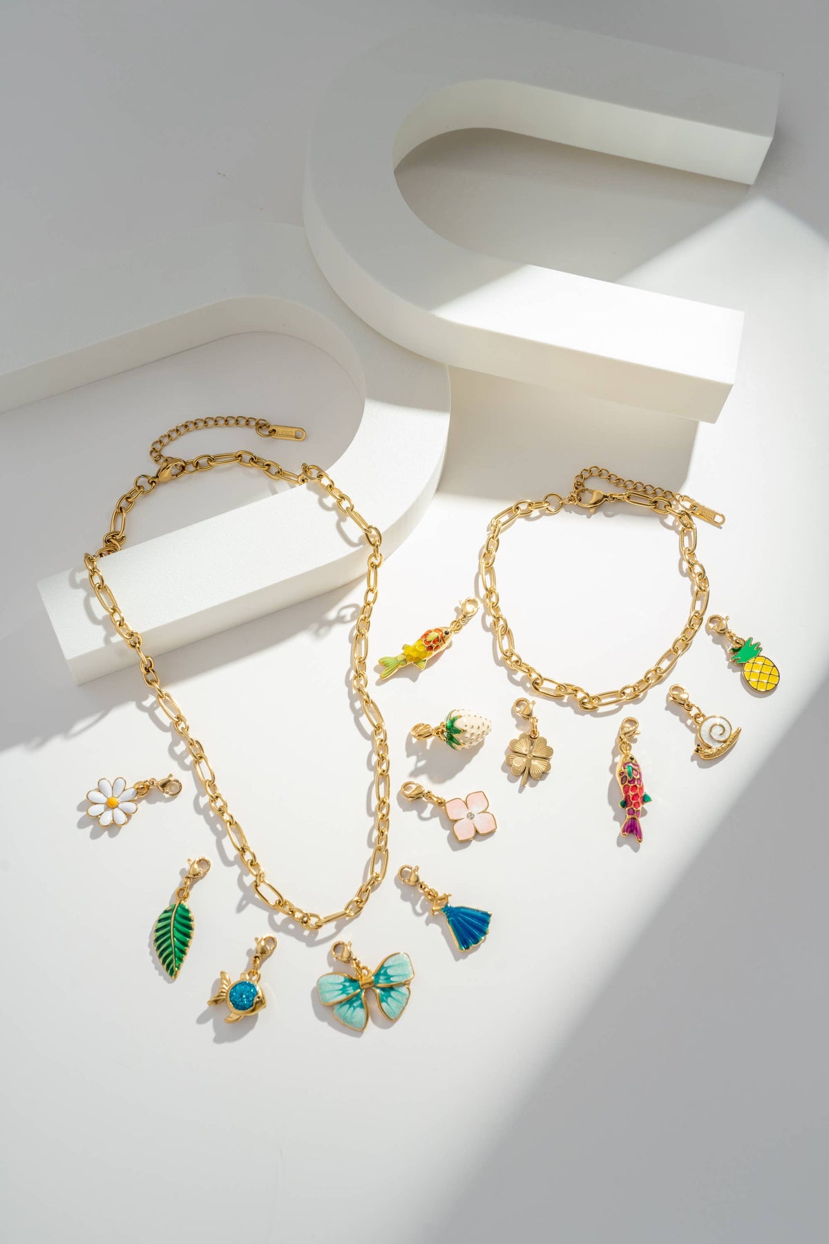 Rechteckiges vergoldetes Kettenarmband für elegante Charms