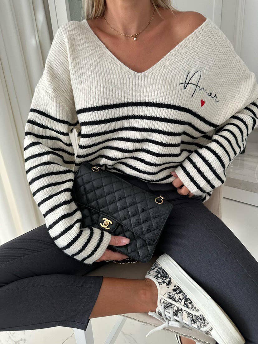 ESTEE BROWN Gestreifter Strickpullover mit „Amour“-Schriftzug – One Size: Rose / Eine Größe