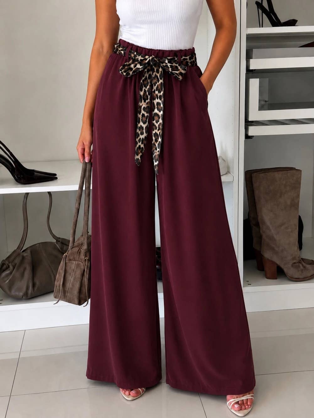 Weite Hose mit Leoparden-Gürtel, elastischer Bund: Schwarz