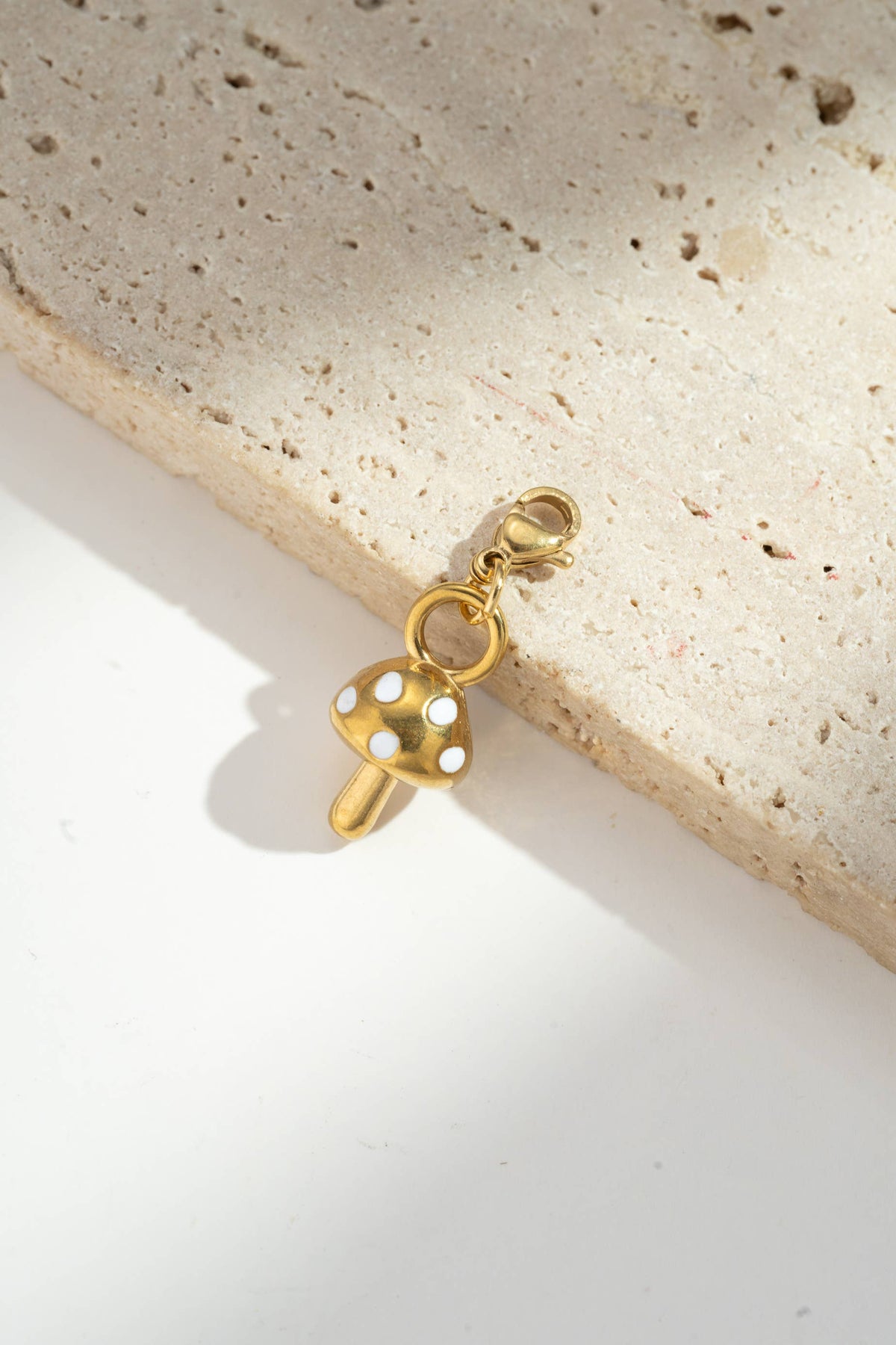 COSMOS Pilzanhänger aus Edelstahl in Gold