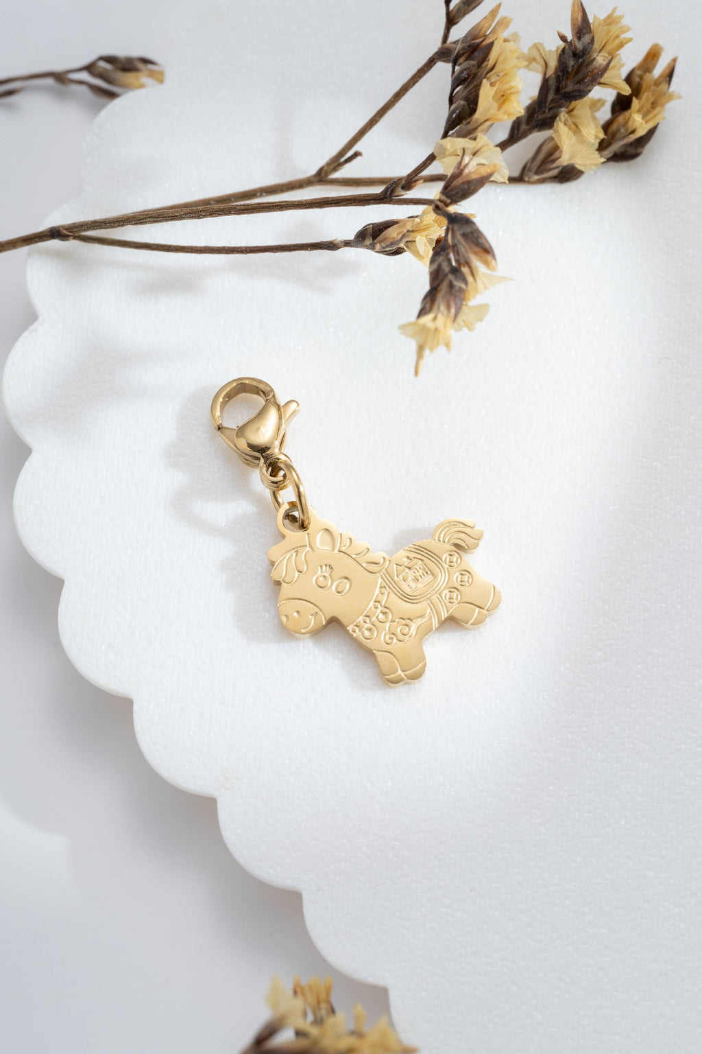 Charm blumiges goldenes Pferd Edelstahl, dekorative Gravur
