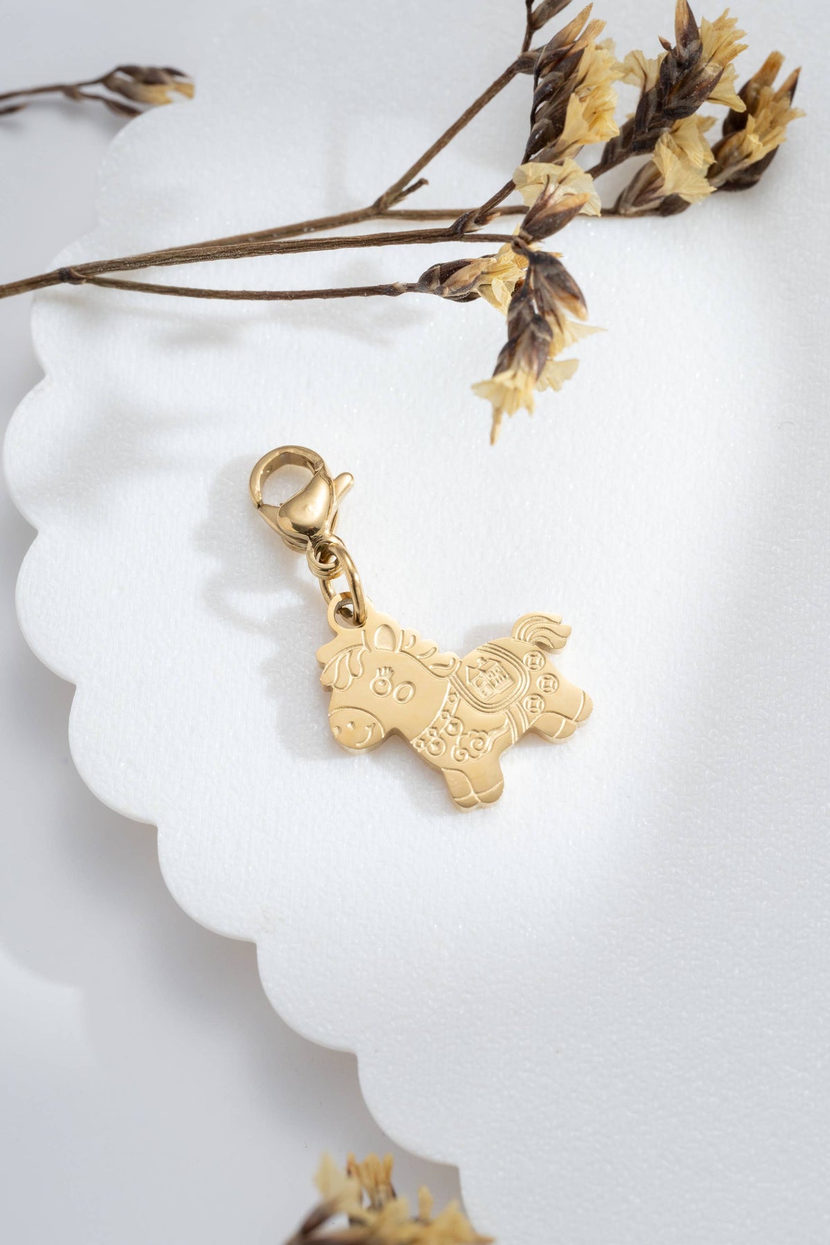 Charm blumiges goldenes Pferd Edelstahl, dekorative Gravur