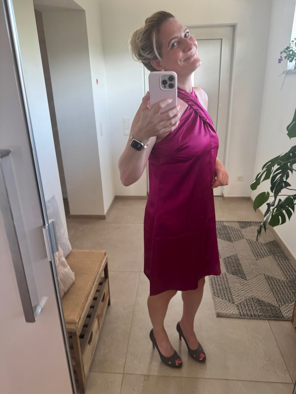 Fuchsia-Pinkes Satin-Minikleid