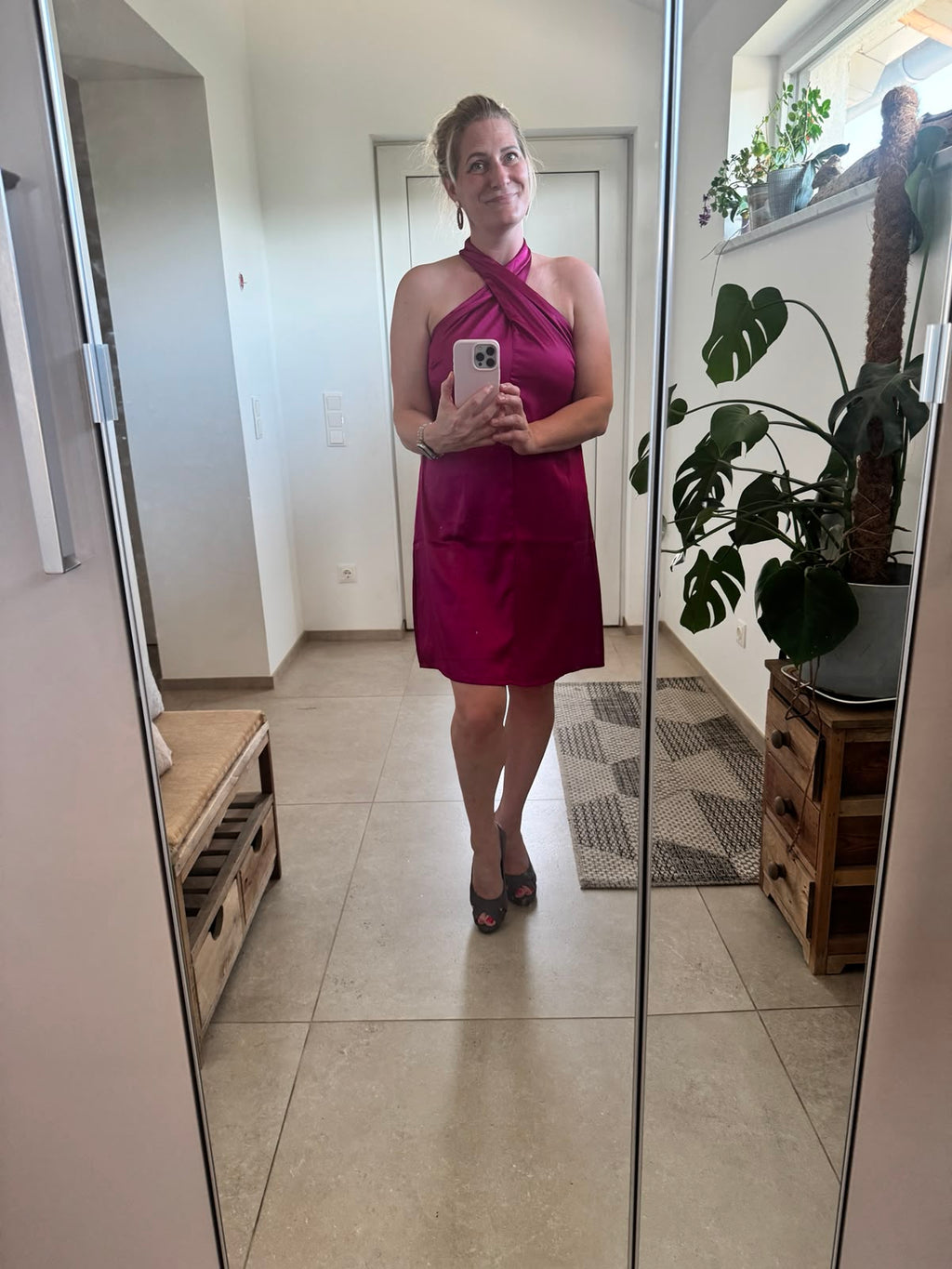 Fuchsia-Pinkes Satin-Minikleid
