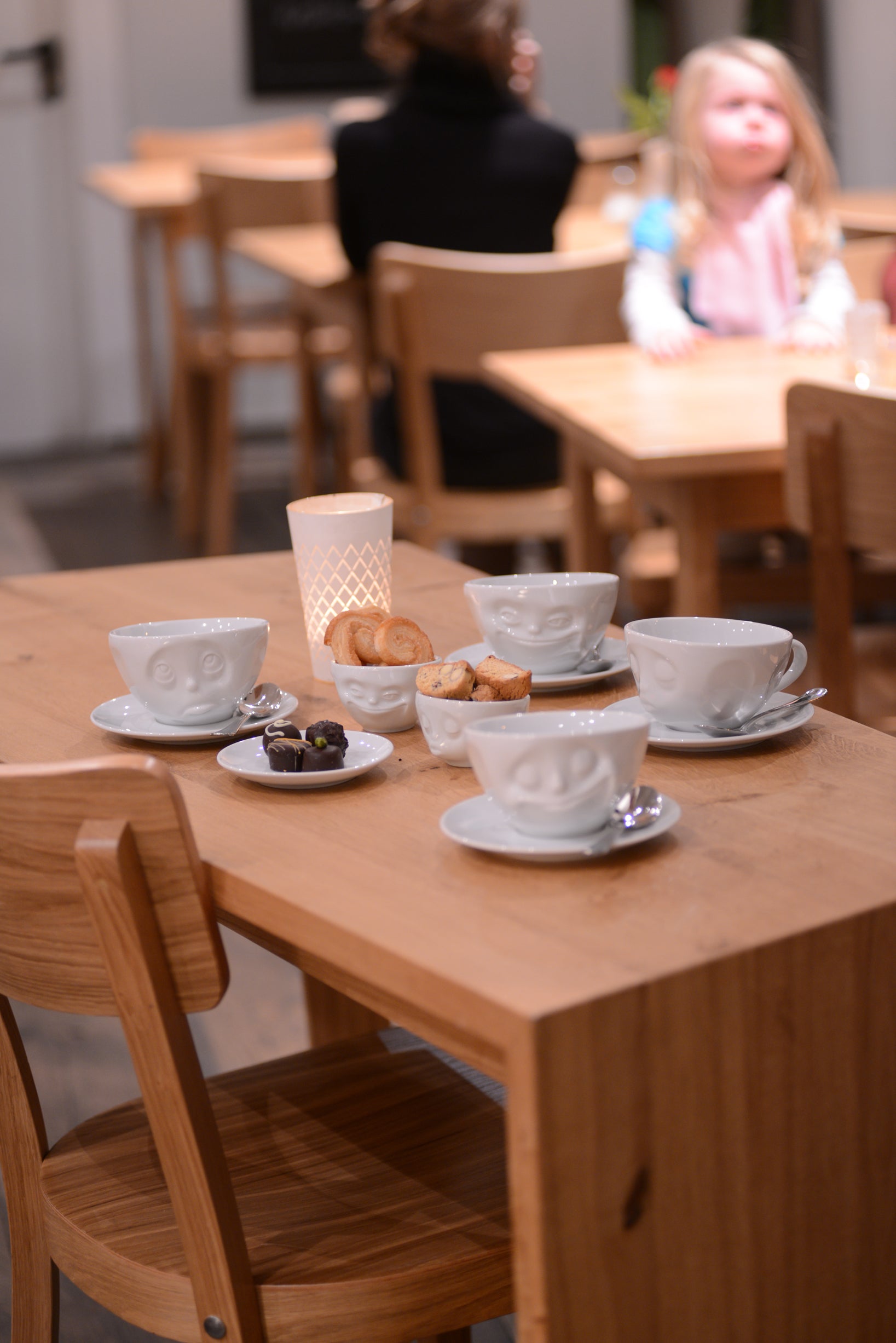 58 - Kaffeetasse Küssend weiß, 200 ml