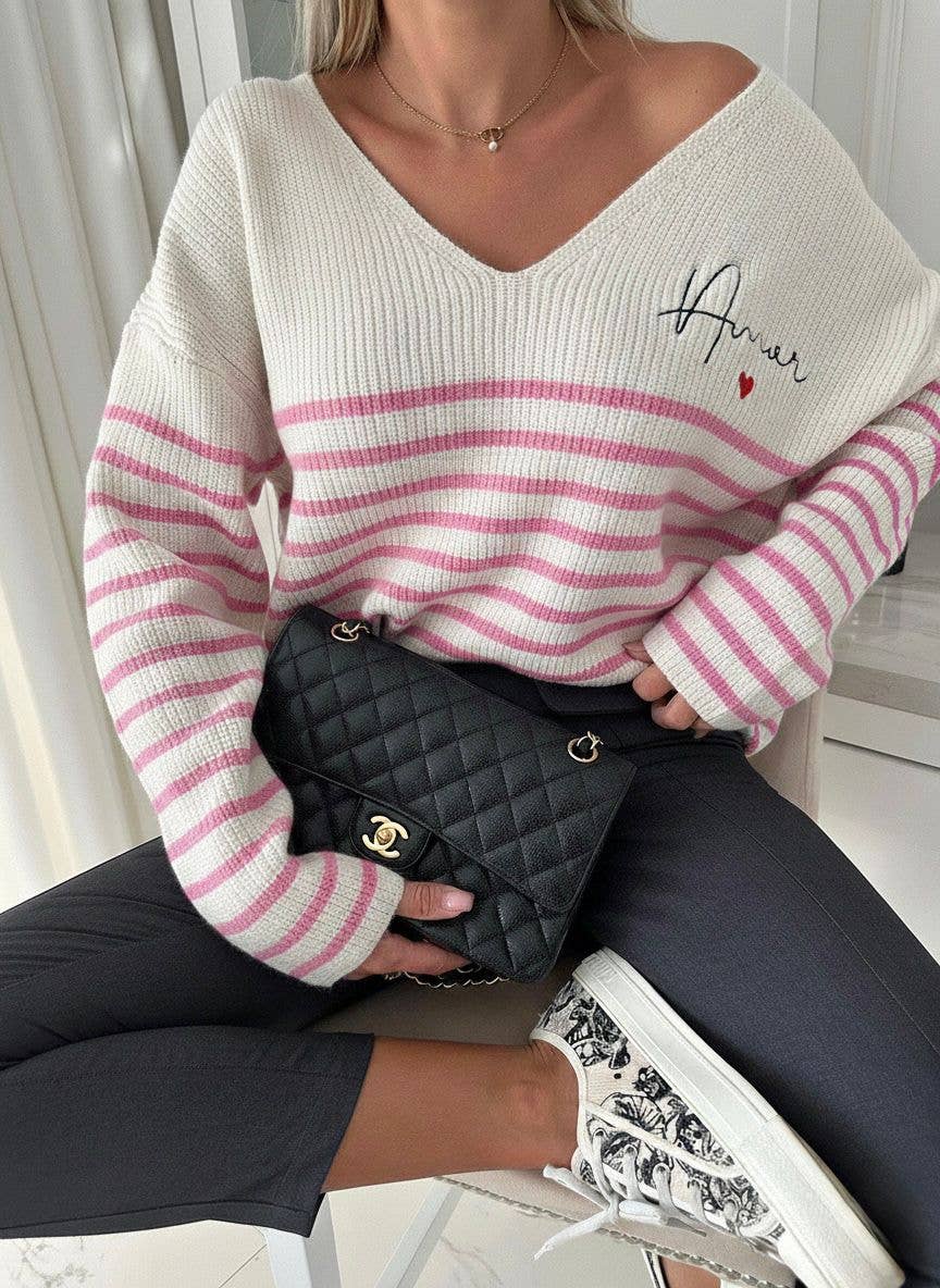 ESTEE BROWN Gestreifter Strickpullover mit „Amour“-Schriftzug – One Size: Rose / Eine Größe