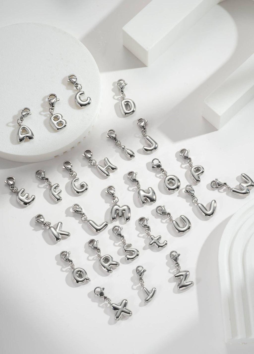 Satz von 26 Anhänger Charm Alphabet Edelstahl silberfarben