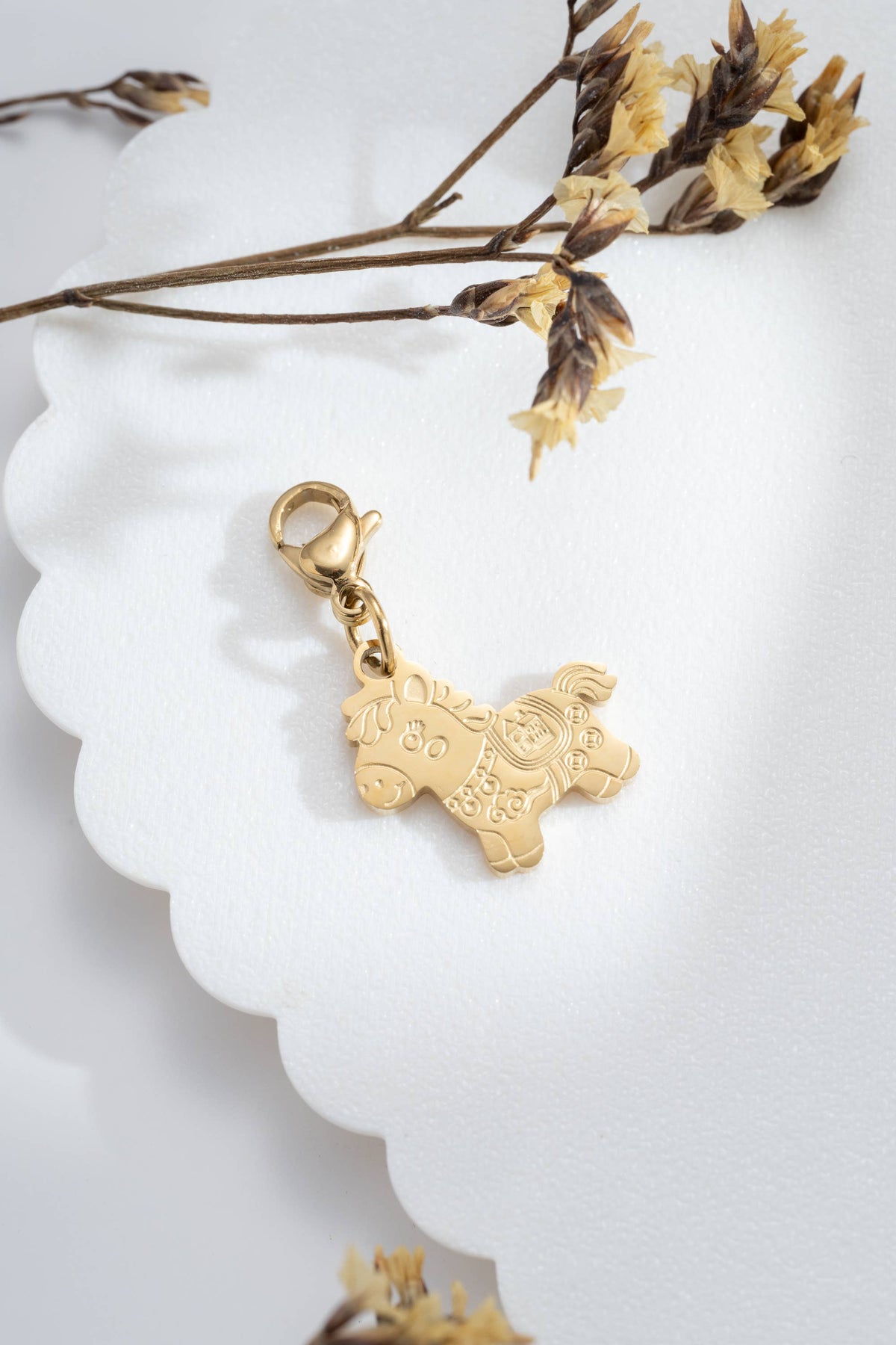 Charm blumiges goldenes Pferd Edelstahl, dekorative Gravur