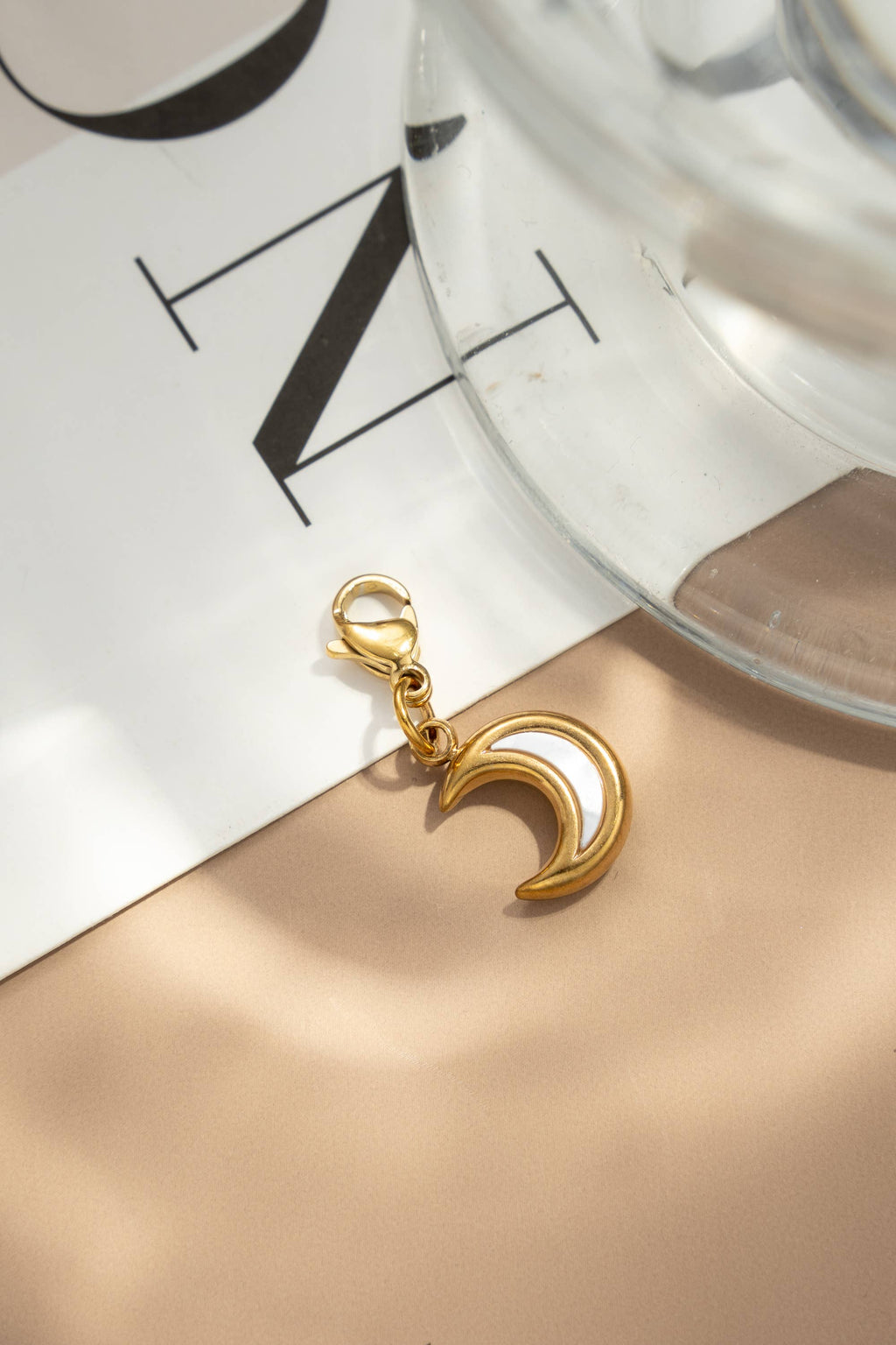Set mit 9 assortierten Anhängern/Charms aus vergoldetem Edelstahl