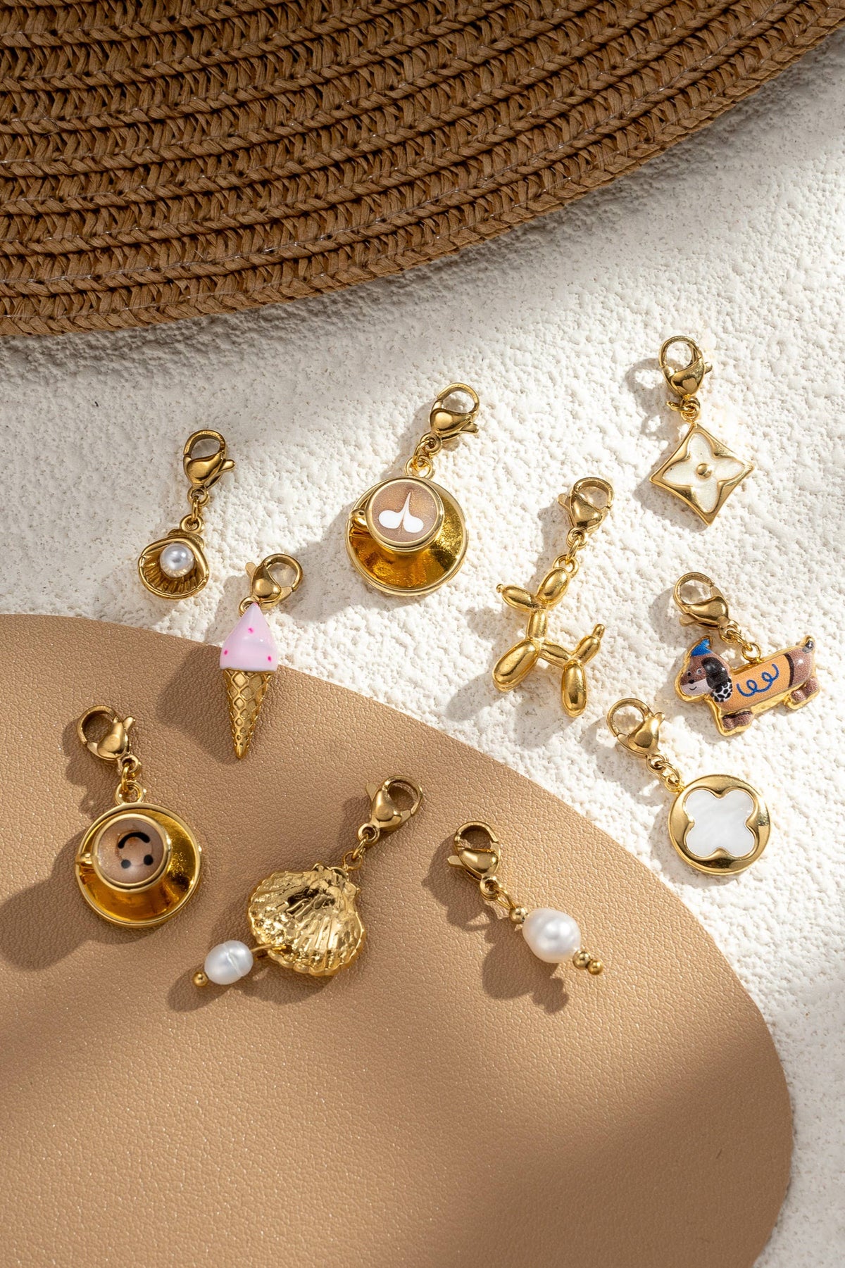 Satz mit 10 emaillierten Charms: Perle, Eis, Muschel, Kaffeetasse